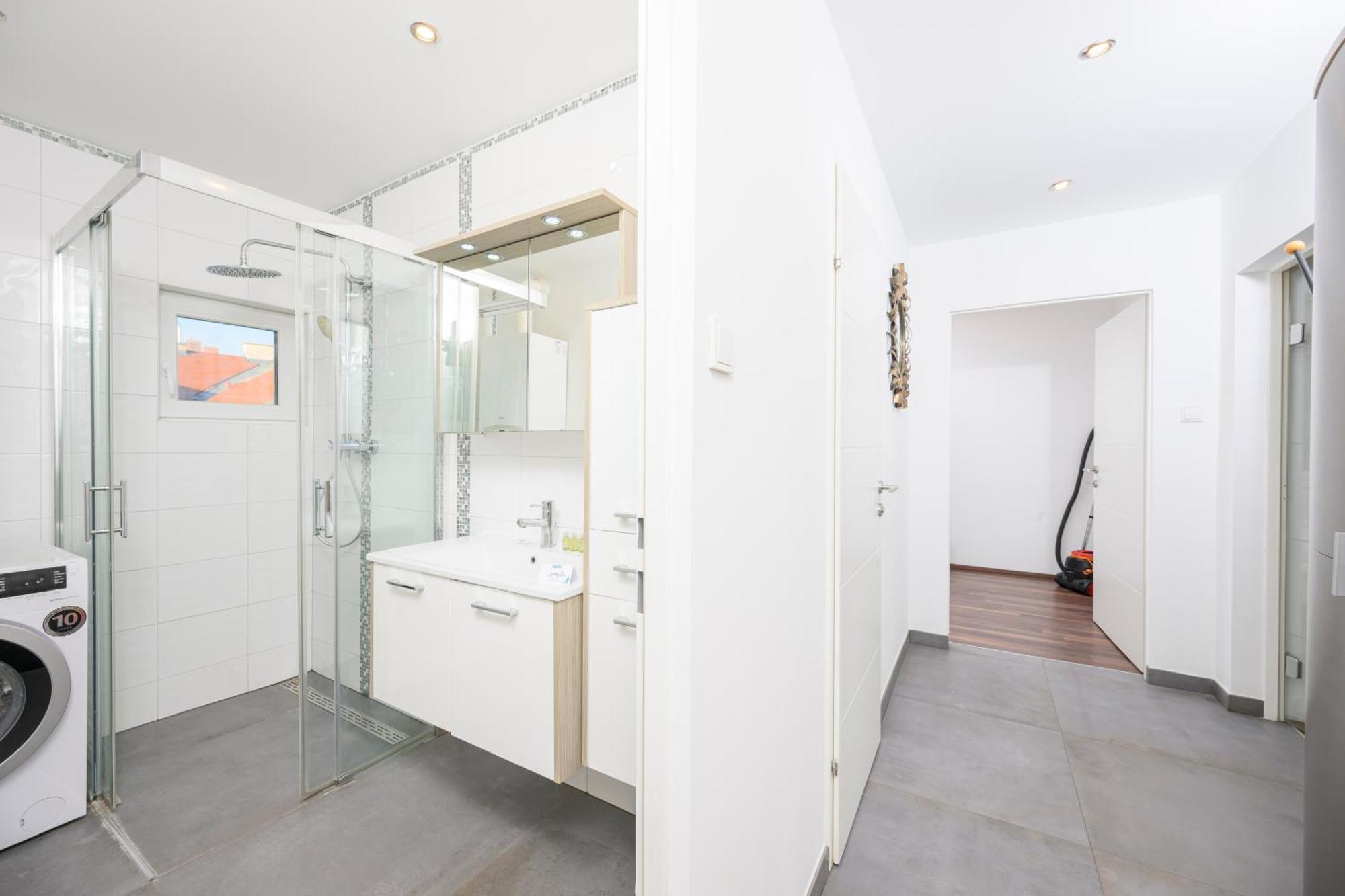Apartament Hub Close To Main Station By Jr