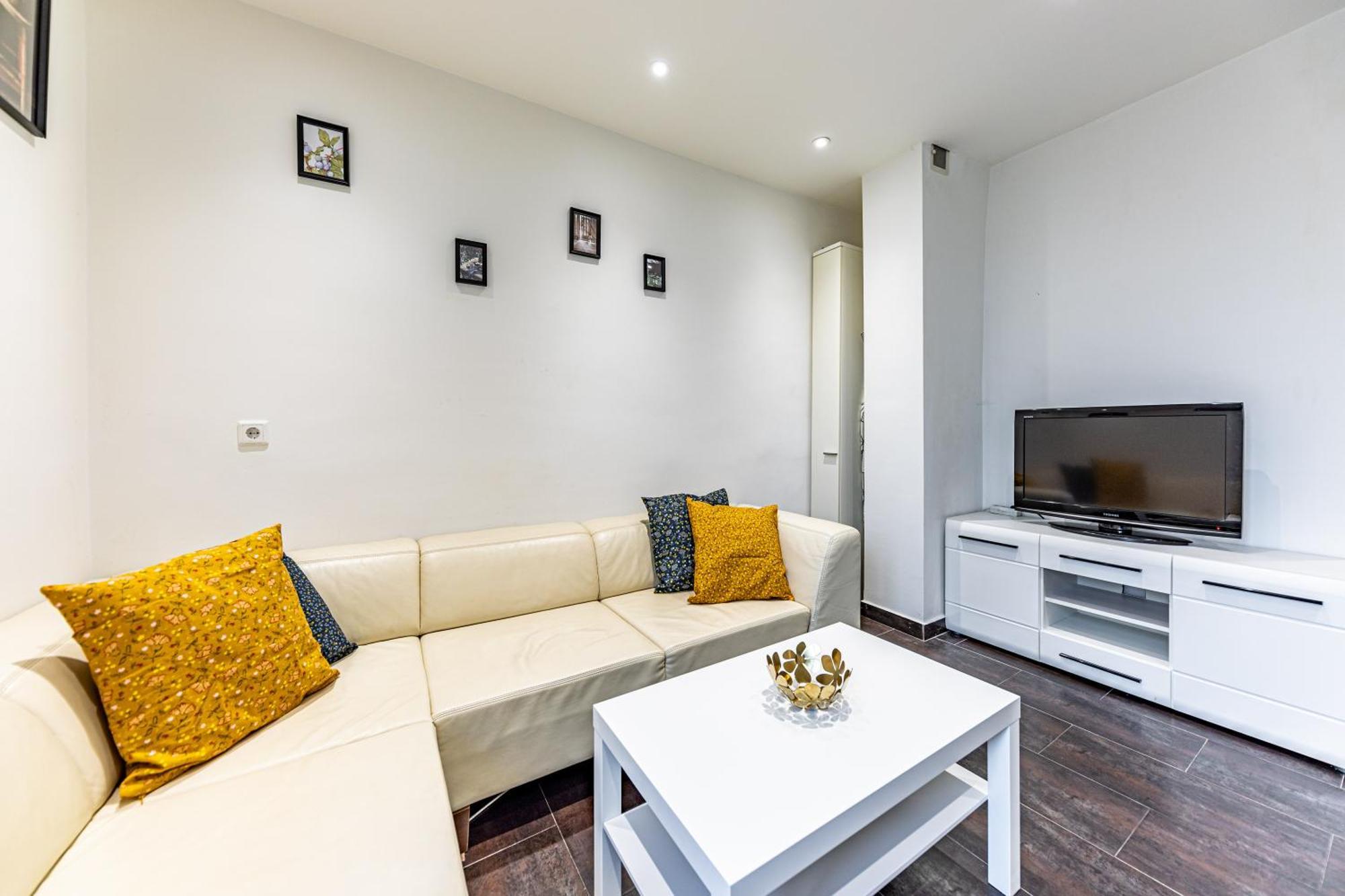 Hub Close To Main Station By Jr Apartament *
