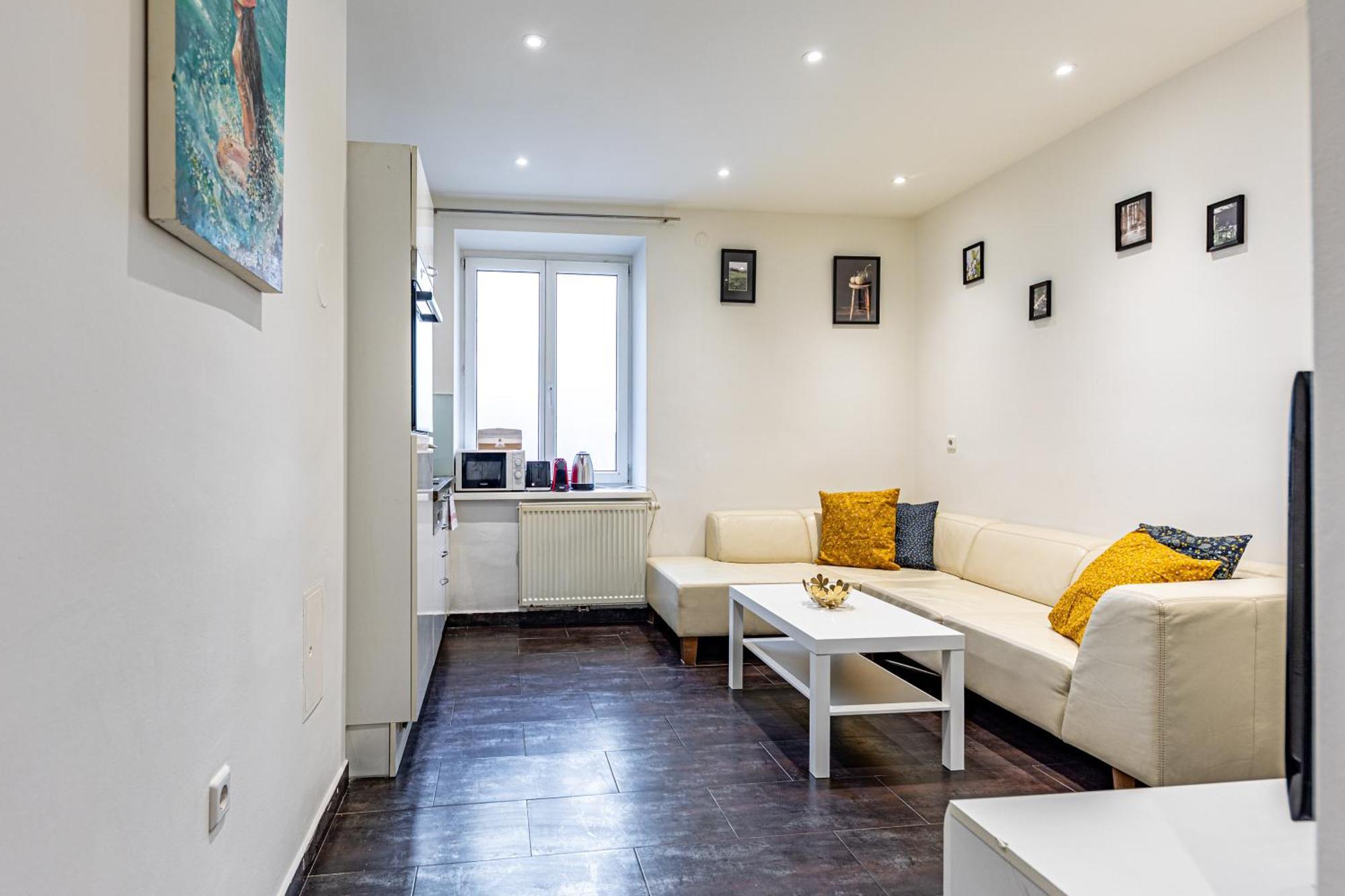 Apartament Hub Close To Main Station By Jr